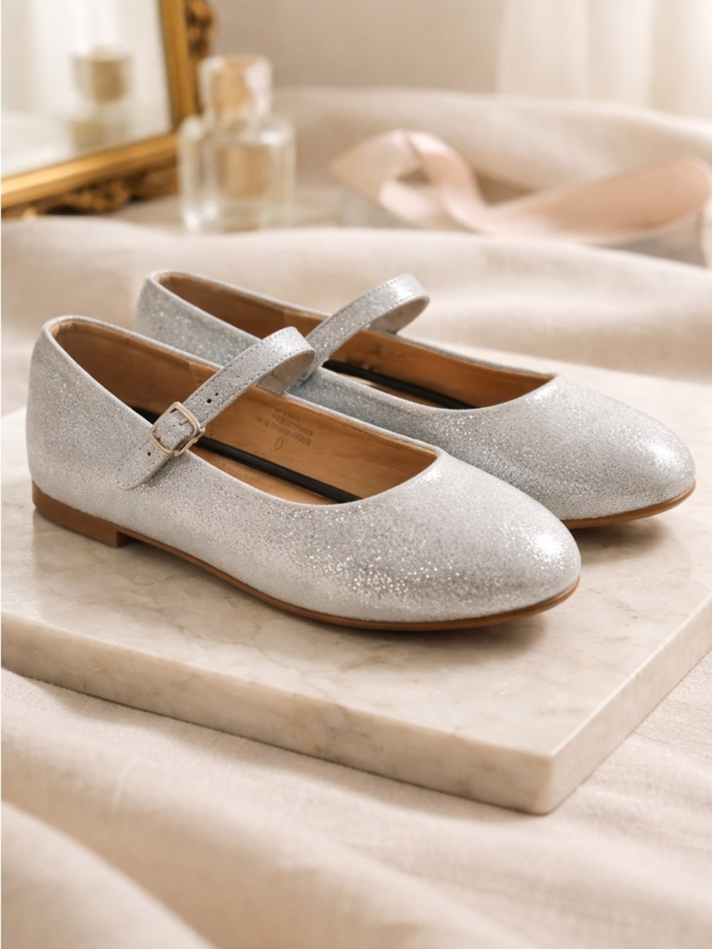 NWOB Lauren Lorraine Girls Silver Mary Jane Shoes - Size 5